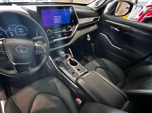 new 2026 Toyota Highlander Hybrid car