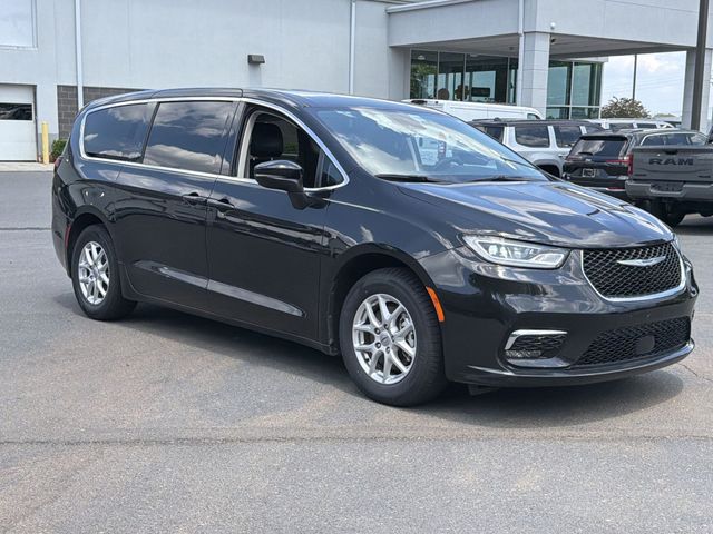Used 2023 Black Chrysler Touring L image 14