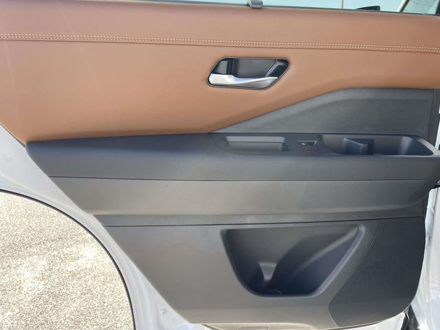 New 2026 White Nissan Platinum image 11