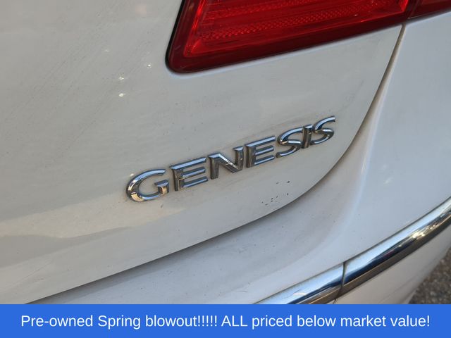 Used 2013 White Hyundai 3.8 image 11