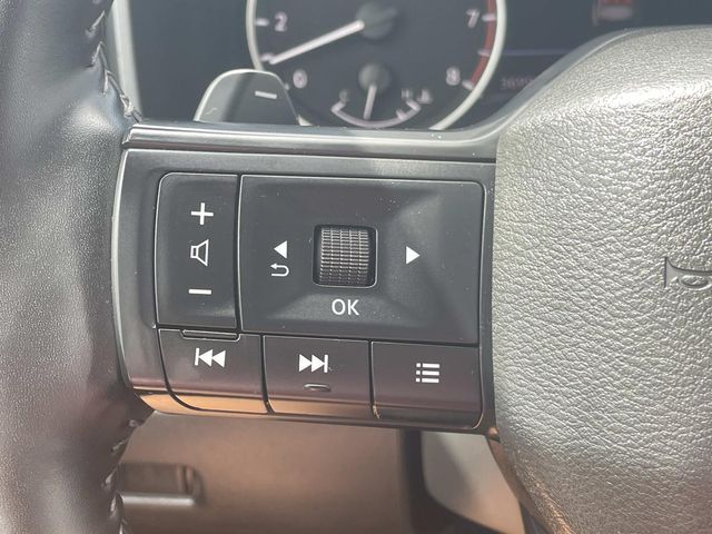 Used 2025 White Nissan SV image 22