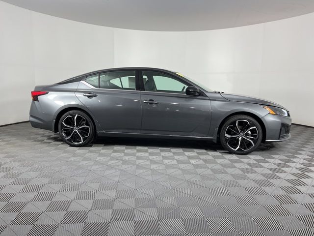 2025 Gun Metallic Nissan Altima 2.5 SR FWD Sedan