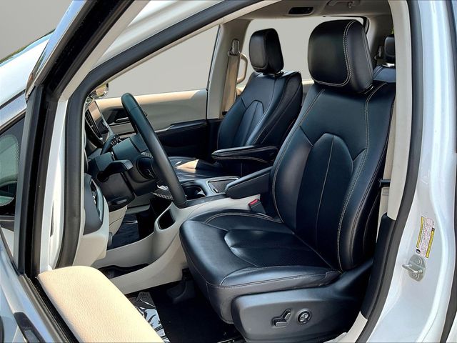 Used 2024 Chrysler Pacifica Van