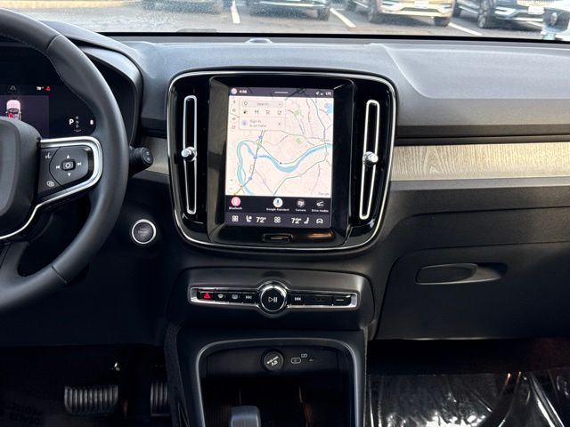 Used 2024 Volvo XC40 SUV