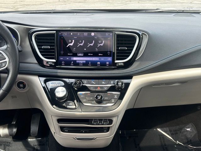 Used 2021 Chrysler Pacifica Van
