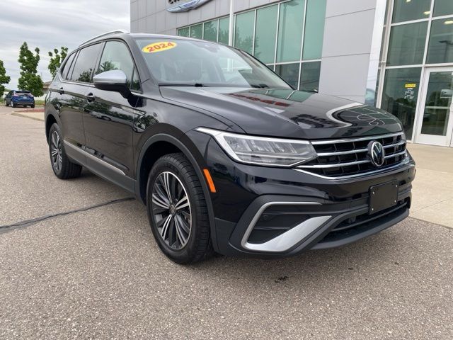 2024 Volkswagen Tiguan 2.0T Wolfsburg Edition - Deep Black Pearl exterior view 3