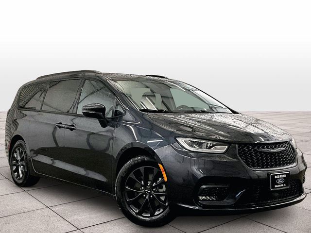 2021 Chrysler Pacifica Touring - 1
