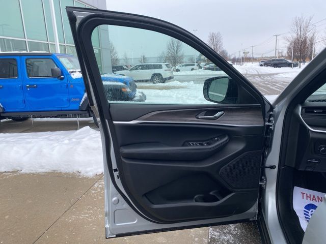 2026 Jeep Grand Cherokee Laredo - Pse exterior view 9