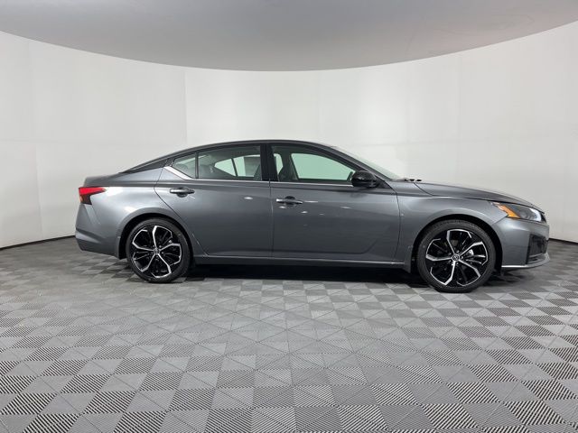 2025 Gun Metallic Nissan Altima 2.5 SR FWD Sedan
