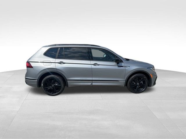 2024 Volkswagen Tiguan 2.0T SE R-Line Black photo
