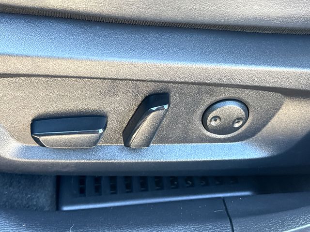 Used 2024 Silver Mitsubishi SE Black Edition w/Pano Roof image 22