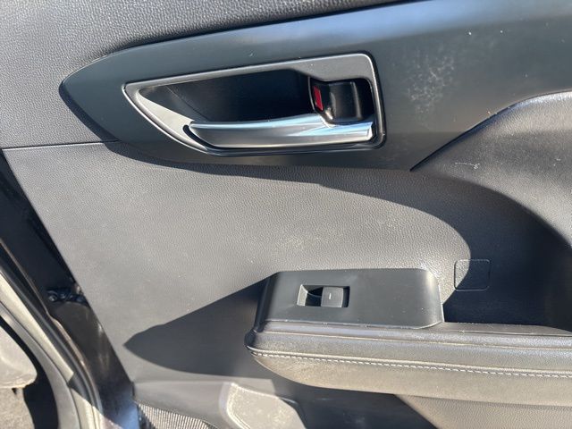 used 2021 Toyota Highlander car, priced at $28,899