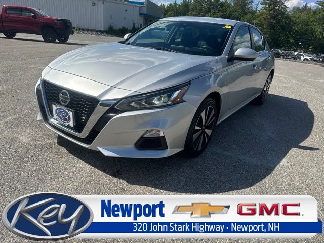 Brilliant Silver Metallic 2022 Nissan Altima 2.5 SV AWD Sedan All-Wheel Drive Continuously Variable Transmission