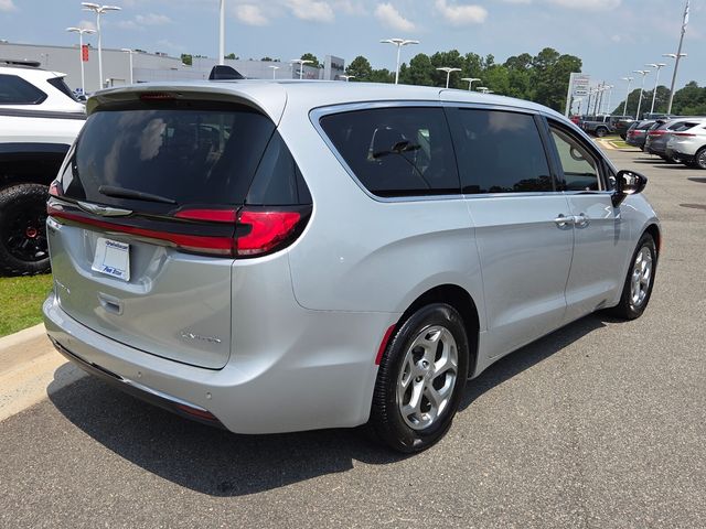 Used 2024 Chrysler Pacifica Van