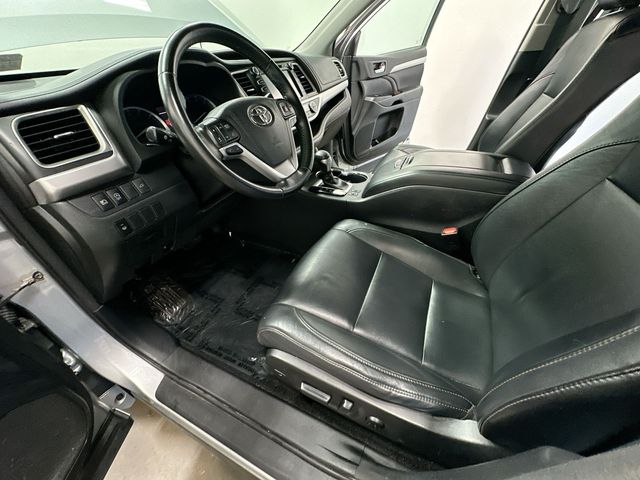 2017 Toyota Highlander SE Silver at Rochrich Mazda