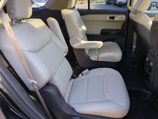 Used 2020 Black Ford Platinum image 34