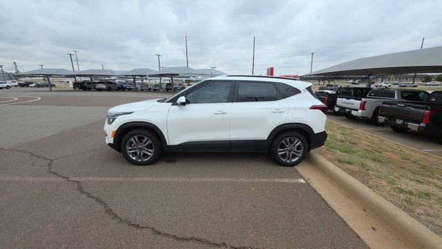 Snow White Pearl 2023 Kia Seltos S FWD SUV / Crossover Front-Wheel Drive Continuously Variable Transmission