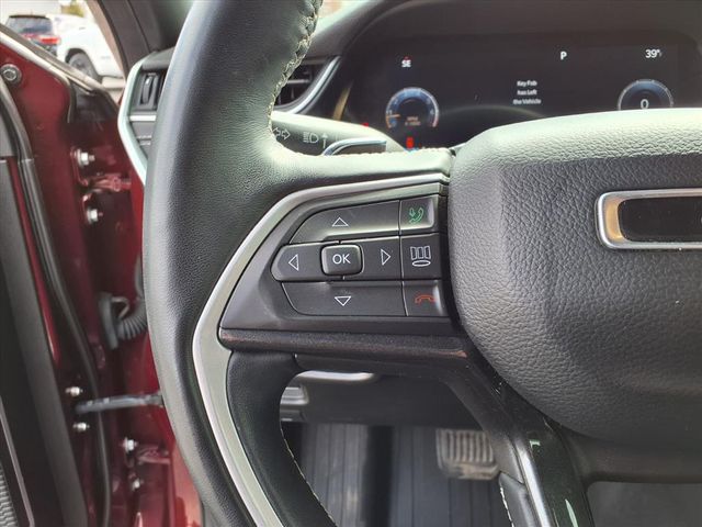 Used 2022 Red Jeep Altitude image 16