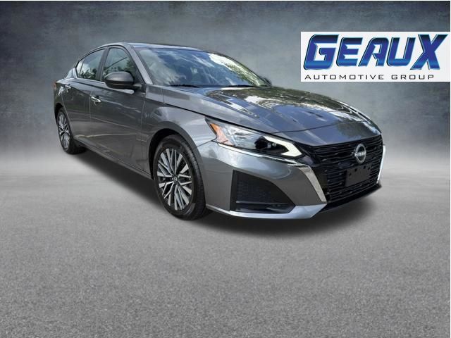 Gray (Gun Metallic) 2025 Nissan Altima Sedan Front-Wheel Drive Continuously Variable Transmission