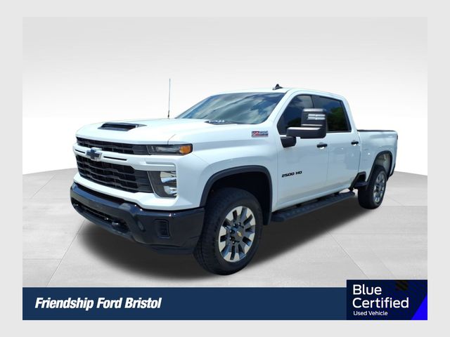 Summit White 2024 Chevrolet Silverado 2500HD Custom Crew Cab 4WD Pickup Truck Four-Wheel Drive Automatic