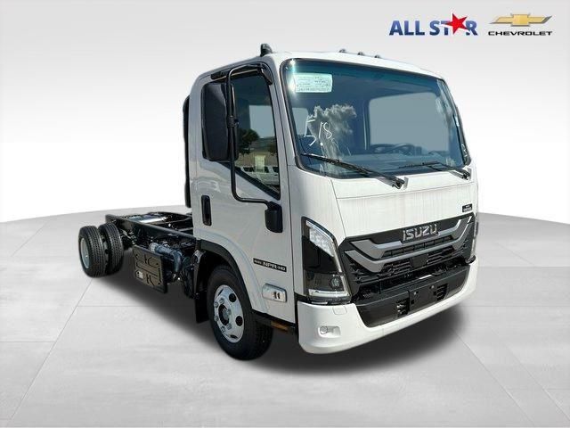 2025 Isuzu NPR's photo