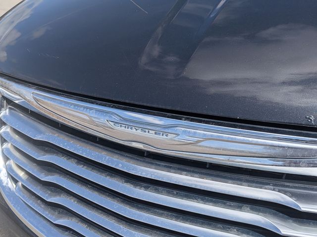 2015 Chrysler Town & Country - Image 9