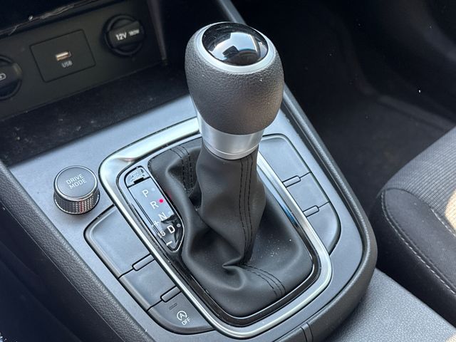 Used 2023 White Hyundai SEL image 25