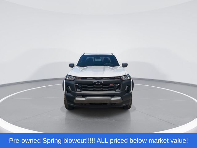 Used 2025 Summit White Chevrolet Trail Boss image 3