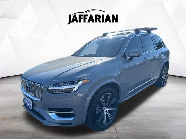 Vapour Gray Metallic 2024 Volvo XC90 Recharge T8 Plus Bright Theme 7-Passenger eAWD SUV / Crossover All-Wheel Drive Automatic
