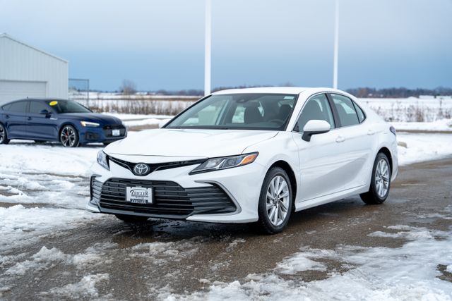 2023 Toyota Camry LE 3