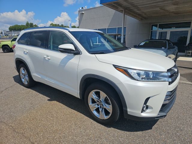 White 2019 Toyota Highlander SUV / Crossover Front-Wheel Drive 8-Speed Automatic