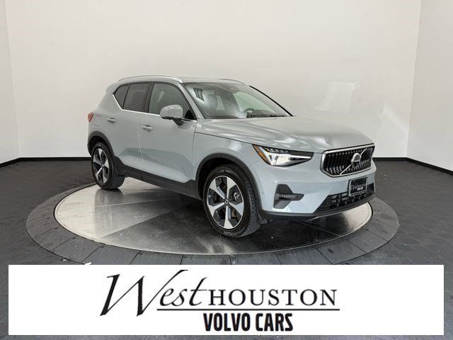2025 Volvo XC40 B5 Plus Bright Theme AWD