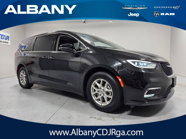 Brilliant Black Crystal Pearlcoat 2023 Chrysler Pacifica Minivan Front-Wheel Drive 9-Speed Automatic