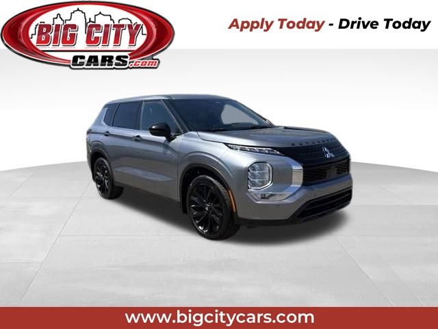 Gray 2022 Mitsubishi Outlander SE S-AWC SUV / Crossover All-Wheel Drive Continuously Variable Transmission