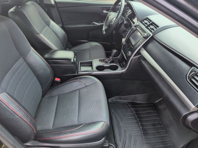 2015 Toyota Camry - Image 30