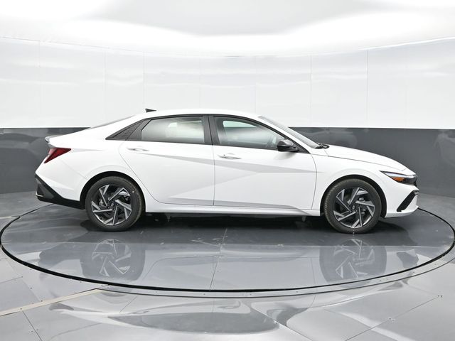 2025 Hyundai Elantra SEL 9