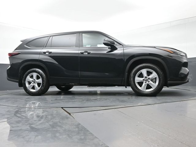 2024 Toyota Highlander LE 39