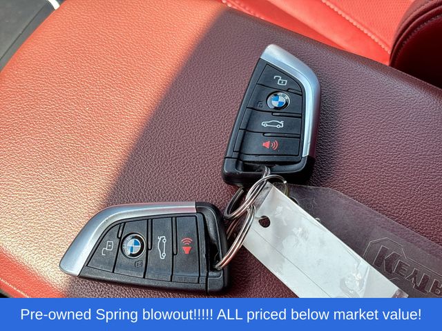 Used 2022 Black Sapphire Metallic BMW sDrive30i image 30