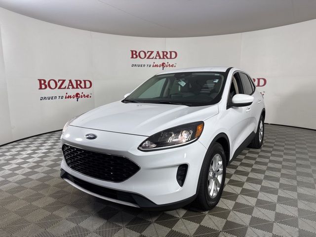 2020 Oxford White Ford Escape SE FWD SUV