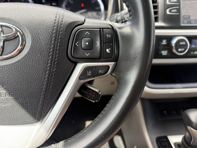 2019 Toyota Highlander XLE Silver at Toyota of Victoria