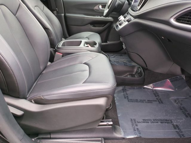 used 2025 Chrysler Pacifica Hybrid car, priced at $35,490
