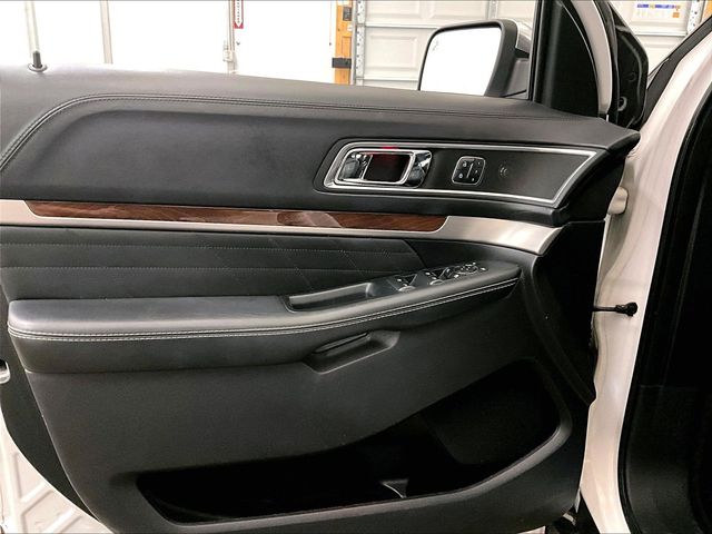 2017 Ford Explorer Platinum White at Bob Ruth Ford
