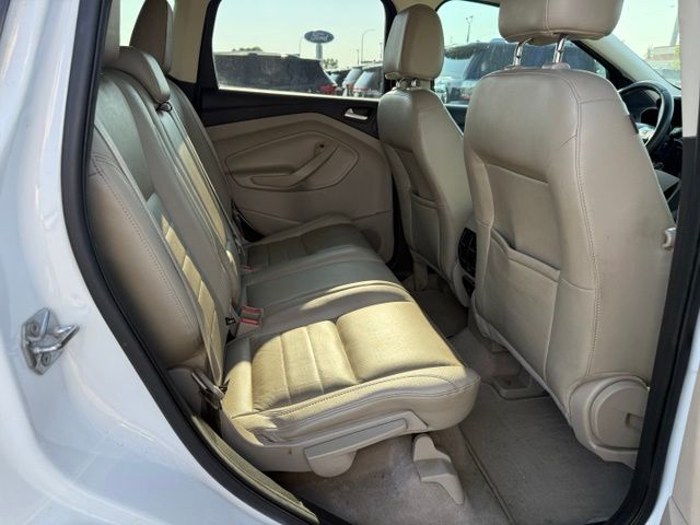 2015 Oxford White Ford Escape SE FWD SUV