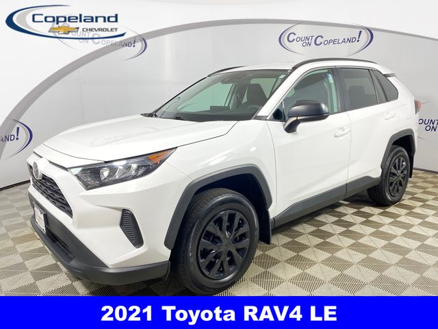 2021 Toyota RAV4 LE photo