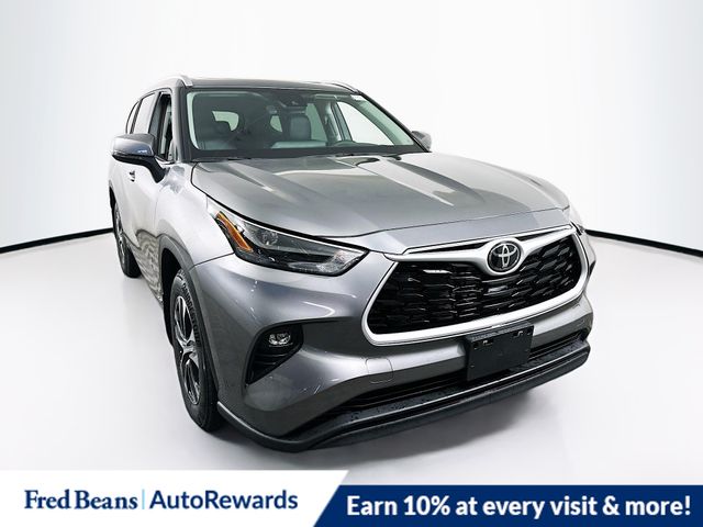 Heavy Metallic 2026 Toyota Highlander Hybrid XLE AWD SUV / Crossover All-Wheel Drive Continuously Variable Transmission