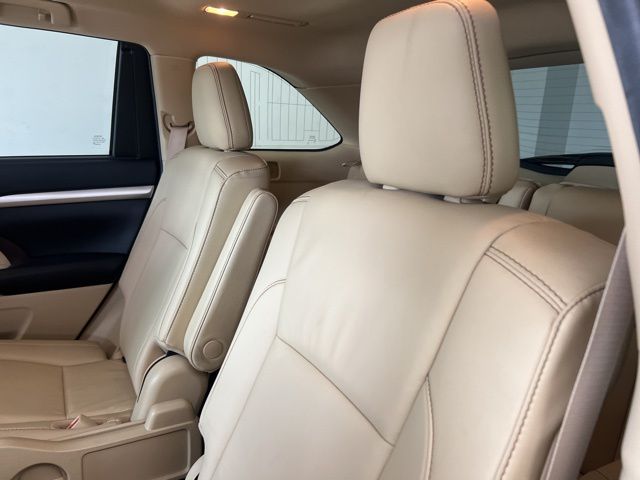 2019 Toyota Highlander XLE White at Classic Chevrolet Galveston