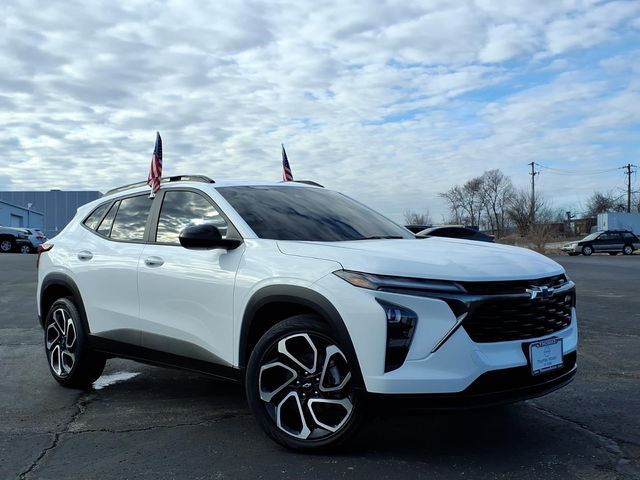 Summit White 2025 Chevrolet Trax RS with 2RS FWD SUV / Crossover Front-Wheel Drive 6-Speed Automatic