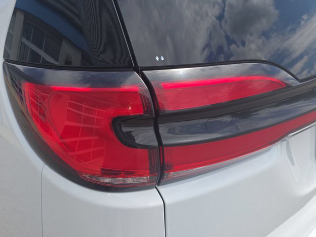 Used 2022 Bright White Clearcoat Chrysler Touring L image 35