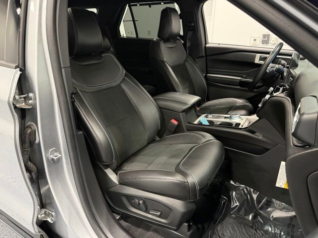 Used 2022 Silver Ford ST image 33