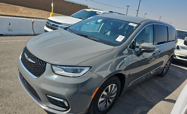 2023 Chrysler Pacifica Hybrid Touring L 6